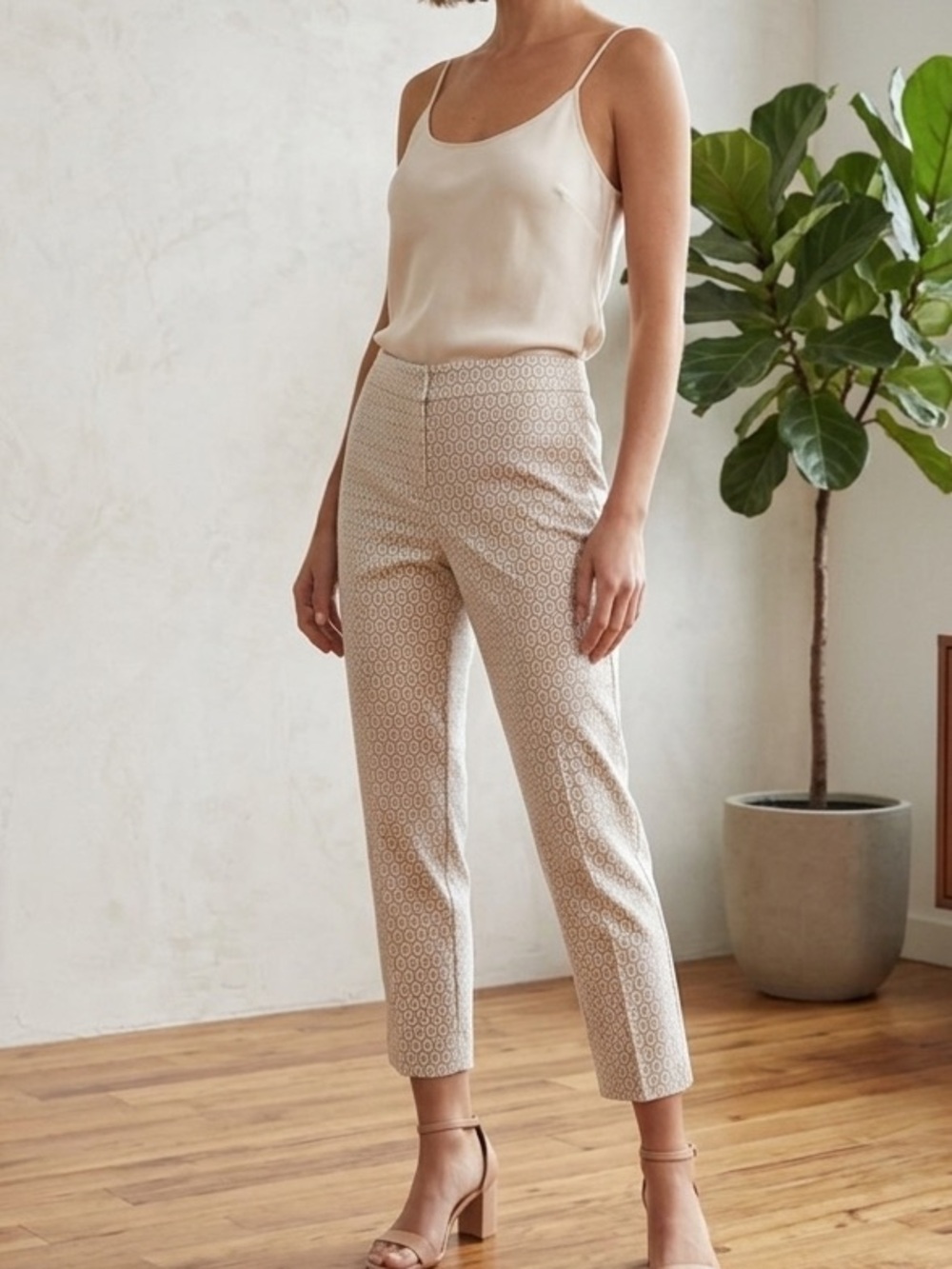 Chico’s Ankle Tailored Cream Printed Cropped Pants Size 1.5 EUC